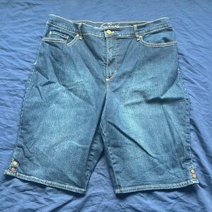 Gloria Vanderbilt Amanda Shorts Size 16